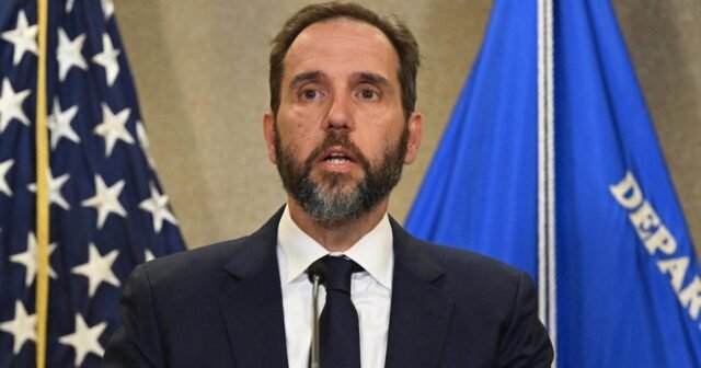 Jack Smith bajo investigación por supuestamente usar el puesto para influir en las elecciones
