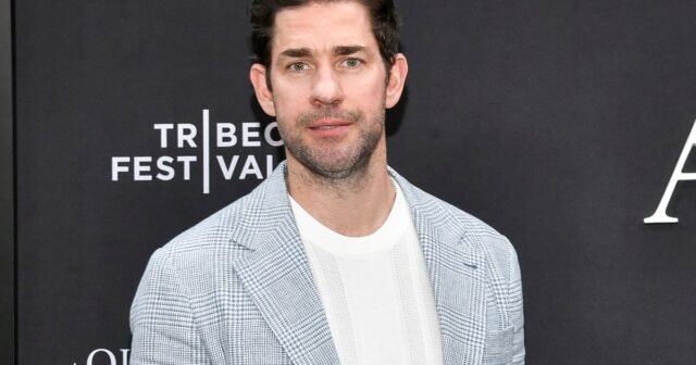 John Krasinski para escribir, dirigir, producir 'un lugar tranquilo, parte III'
