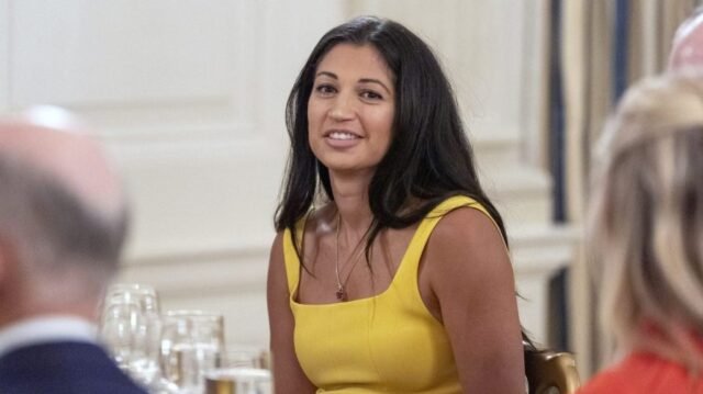 Katie Miller, esposa de Stephen Miller, lanza podcast
