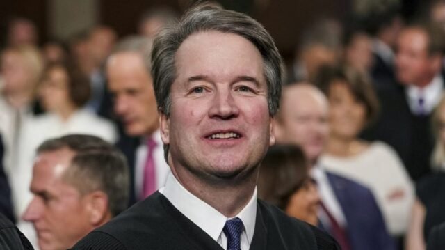Kavanaugh defiende el manejo de las apelaciones de emergencia de la Corte Suprema de Trump Admin.
