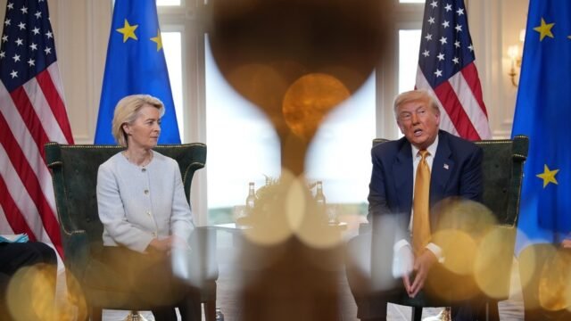 La UE se rindió a las demandas de Trump por 'Fear' - Sunday Times - RT World News
