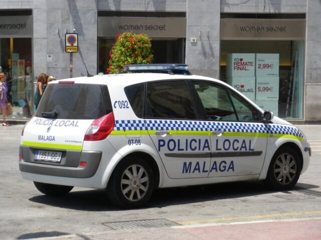 La policía multó a 16k por filmar a Man Oll Defecating by the Road y compartirlo en WhatsApp
