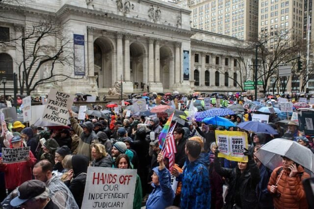 Las protestas de 'Rage contra el régimen' planearon a través de nosotros: qué saber
