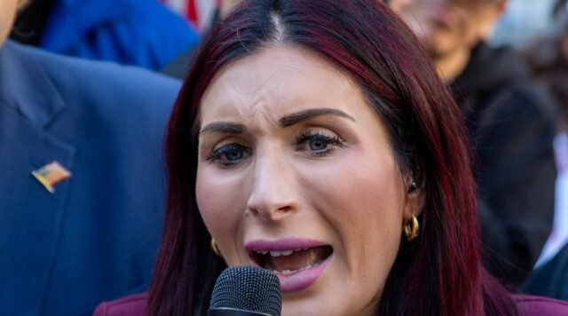 Laura Loomer comienza la línea de punta dirigida a los federales 'desleales'
