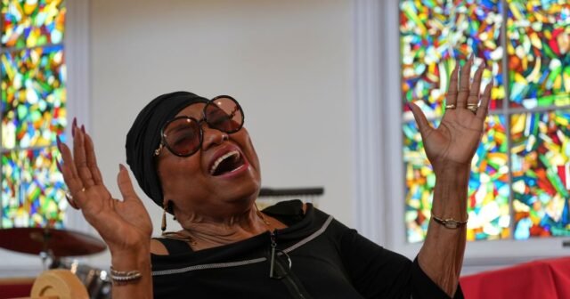 Los ancianos de Gullah Geechee trabajan para preservar canciones sagradas transmitidas por antepasados esclavizados
