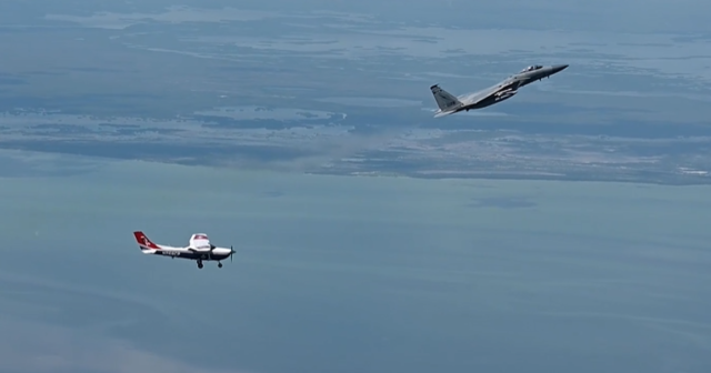 Los aviones de combate se apresuraron, las bengalas disparadas después de que los aviones violen el espacio aéreo de Trump sobre Bedminster, Nueva Jersey
