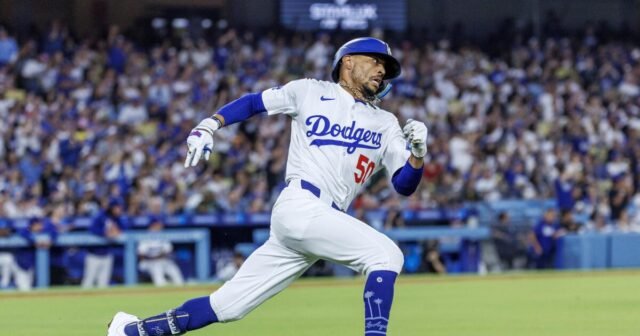 Mookie Betts suena deprimido, pero no se rinde en el plato
