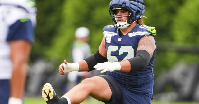 Por qué la escuela de medicina es el Plan B para este liniero de Seahawks
