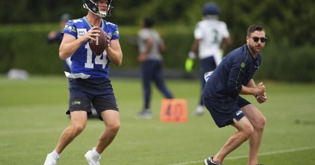 Sam Darnold tiene sabor a Lumen Field en el festival anual de fútbol de Seahawks
