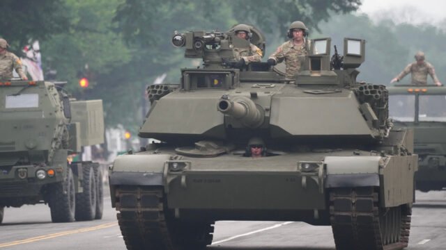 Soldado estadounidense acusado de tratar de entregar datos de tanques a Rusia - RT World News

