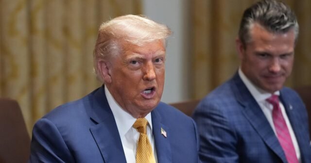 Trump dice que 2 submarinos se posicionarán en "regiones apropiadas" después del comentario del ex presidente ruso

