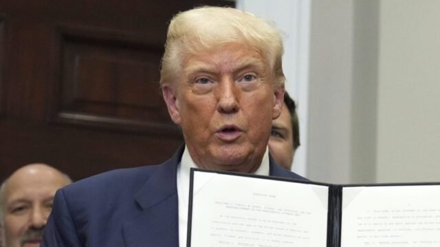 Trump dice que no sabía sobre la transferencia de la prisión de Ghislaine Maxwell de antemano
