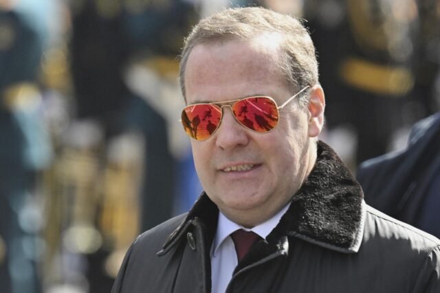 Trump envía submarinos cerca de Rusia después de la amenaza de Medvedev
