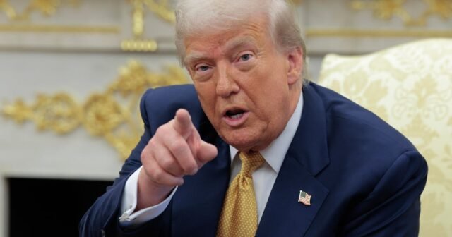 Trump presenta nuevos aranceles en docenas de países antes de la fecha límite de medianoche de esta noche
