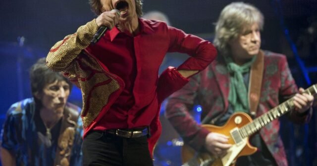 Un ex Rolling Stone dice que el Met tiene su guitarra robada. El museo lo disputa
