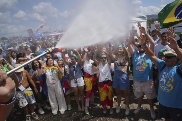 Un medio millón de católicos jóvenes invaden Roma, esperando al Papa Leo XIV en el Festival Juvenil del Año Santo
