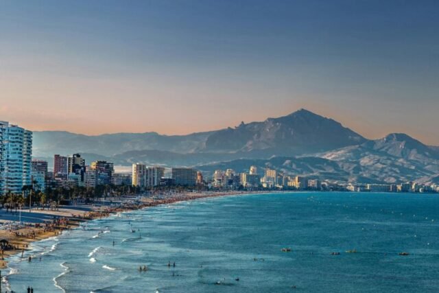 Viaje de día de Bella a Alicante • Valencia 24/7
