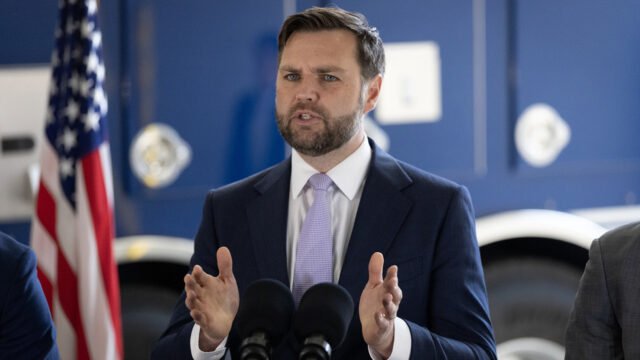 Vicepresidente de Estados Unidos 'obsesionado' con los ovnis - RT World News
